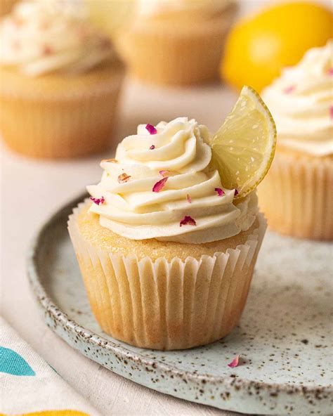 How many protein are in lemon cupcake - calories, carbs, nutrition