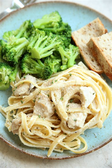 How many protein are in light chicken fettuccine - calories, carbs, nutrition