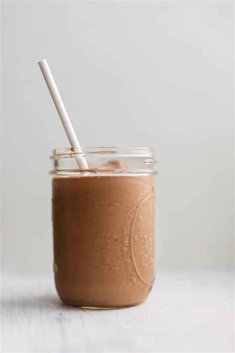 How many protein are in light chocolate shake - calories, carbs, nutrition