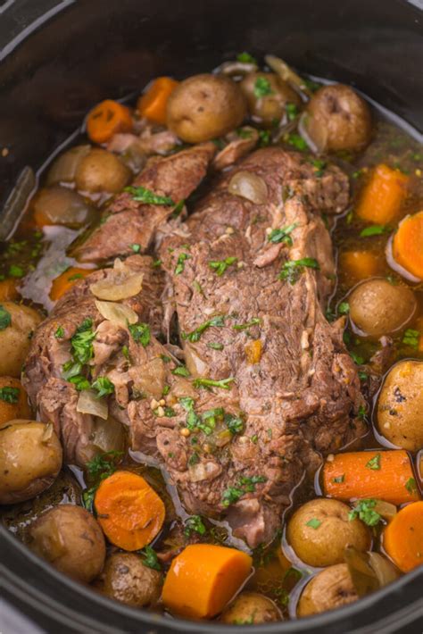 How many protein are in light pot roast - calories, carbs, nutrition