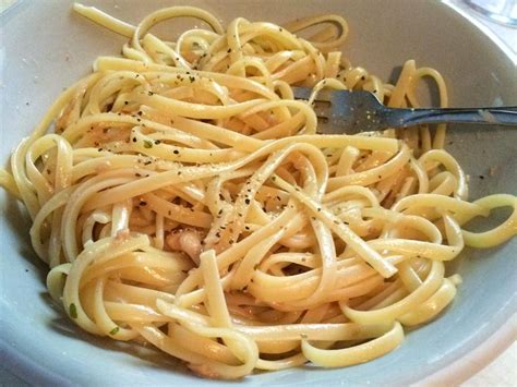 How many protein are in linguine with white clam sauce - calories, carbs, nutrition