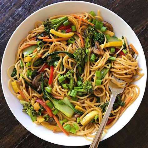 How many protein are in lo mein noodles - calories, carbs, nutrition