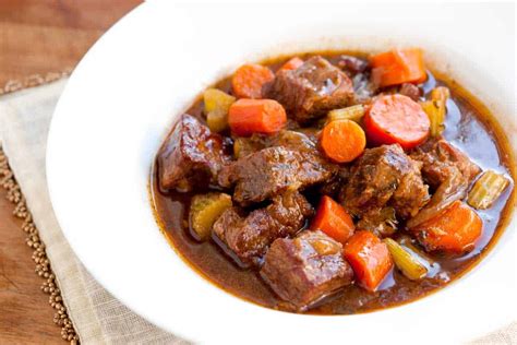 How many protein are in locally sourced irish beef slowly stewed in an onion, carrot and worcestershire sauce gravy - calories, carbs, nutrition