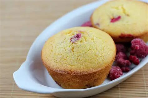 How many protein are in low fat corn muffin - calories, carbs, nutrition