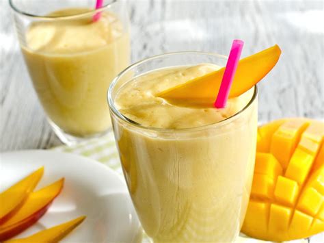 How many protein are in low-fat mango smoothie - calories, carbs, nutrition