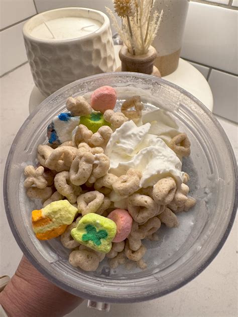 How many protein are in lucky charms - calories, carbs, nutrition