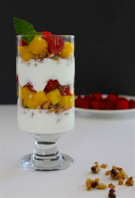 How many protein are in mango parfait - calories, carbs, nutrition