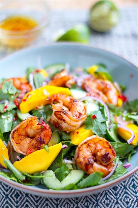 How many protein are in mango shrimp salad croisssant - calories, carbs, nutrition