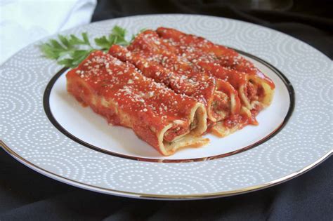 How many protein are in manicotti with two sauces - calories, carbs, nutrition