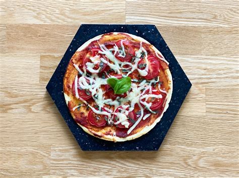 How many protein are in margarita pizza - calories, carbs, nutrition