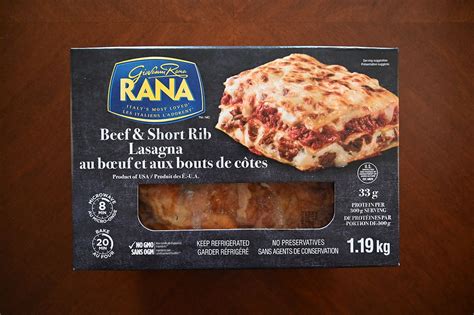 How many protein are in meat lasagna meal - calories, carbs, nutrition