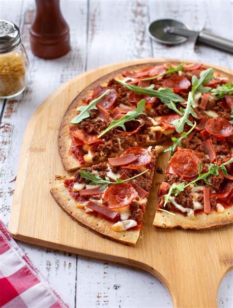 How many protein are in meat lover's wheat pizza - calories, carbs, nutrition