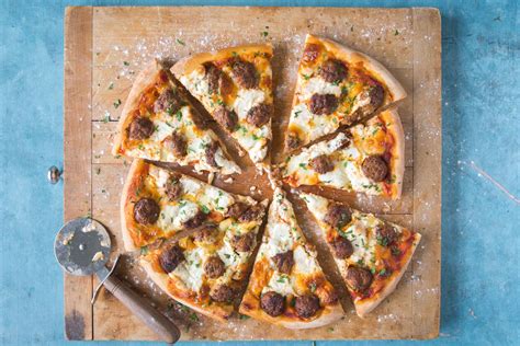 How many protein are in meatball marinara pizza - calories, carbs, nutrition