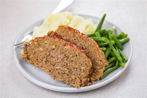 How many protein are in meatloaf withbrown gravy, mashed potatoes green beans - calories, carbs, nutrition