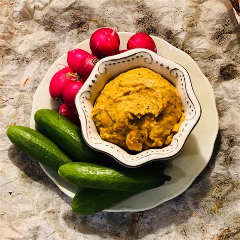 How many protein are in mediterranean deli harissa hummos - calories, carbs, nutrition