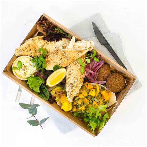 How many protein are in mediterranean mezze box - calories, carbs, nutrition