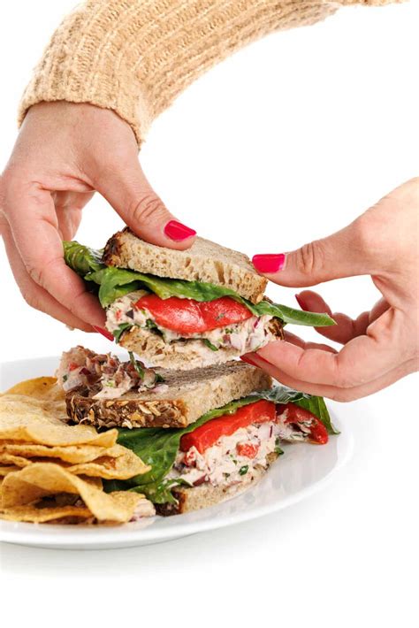 How many protein are in mediterranean tuna salad sandwich - calories, carbs, nutrition