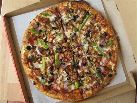 How many protein are in medium - hand tossed- cheese pizza - calories, carbs, nutrition