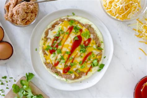 How many protein are in mexican breakfast pizza - calories, carbs, nutrition