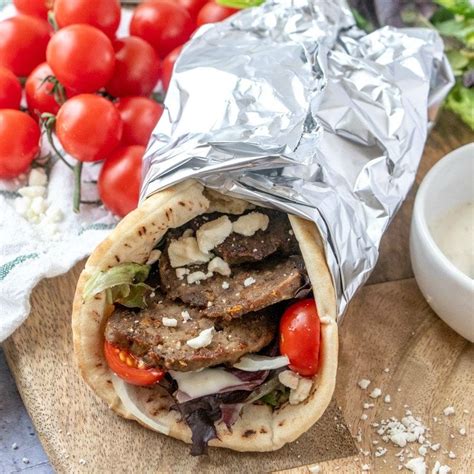 How many protein are in middle eastern gyro - calories, carbs, nutrition