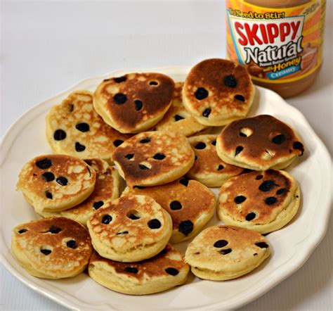 How many protein are in mini chocolate chip pancakes - calories, carbs, nutrition