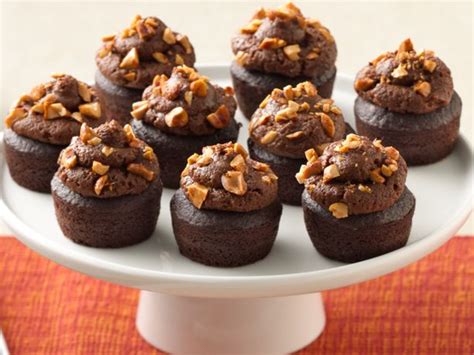 How many protein are in mini chocolate sriracha cake - calories, carbs, nutrition