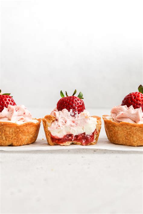 How many protein are in mini strawberry tarts with ginger nut crust - calories, carbs, nutrition