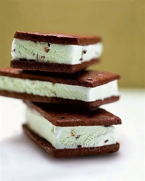 How many protein are in mint ice cream sandwich - calories, carbs, nutrition