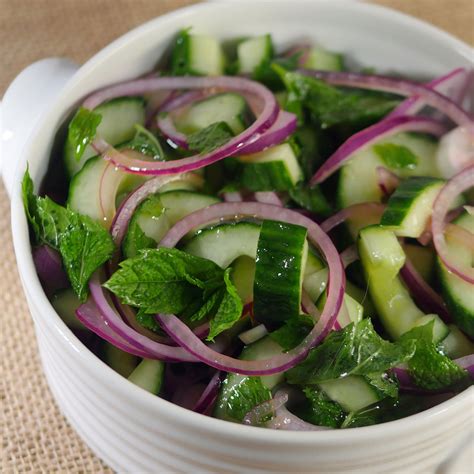 How many protein are in minty cucumber salad - calories, carbs, nutrition