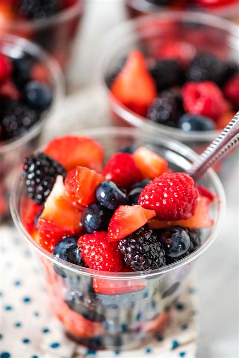 How many protein are in mixed berry salad cup - calories, carbs, nutrition