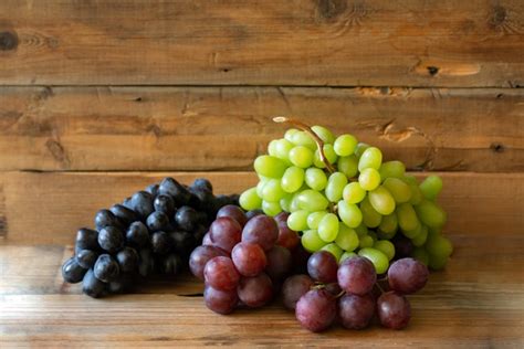 How many protein are in mixed grapes (regular) - calories, carbs, nutrition