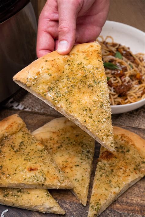 How many protein are in mph garlic pizza - calories, carbs, nutrition