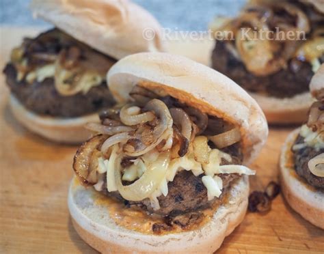 How many protein are in mushroom burger on onion roll - calories, carbs, nutrition