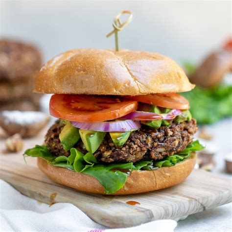 How many protein are in mushroom burger on white bun - calories, carbs, nutrition