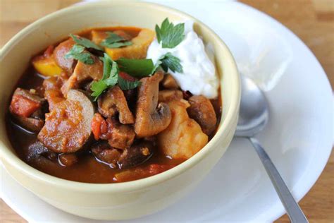 How many protein are in mushroom goulash - calories, carbs, nutrition