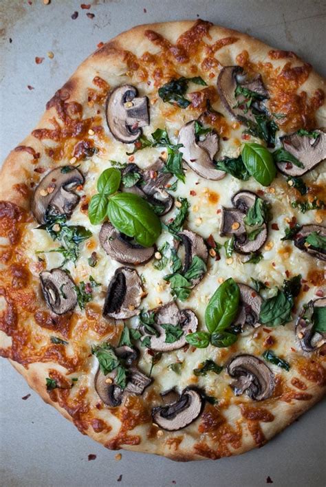 How many protein are in mushroom- onion and spinach pizza - calories, carbs, nutrition