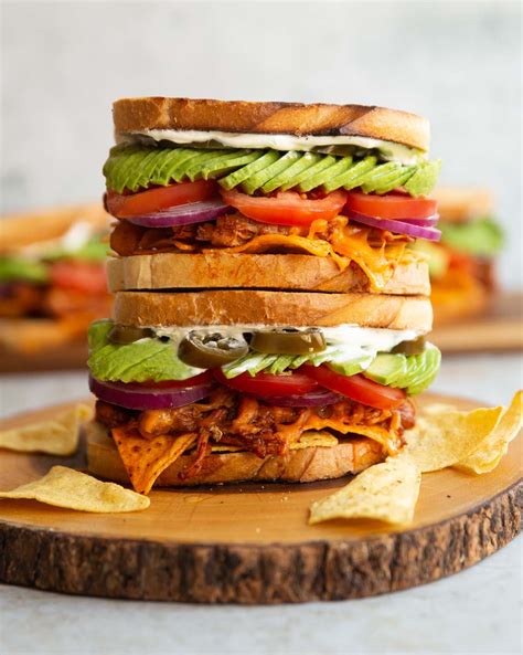 How many protein are in nacho cheese grilled chicken sandwich - calories, carbs, nutrition