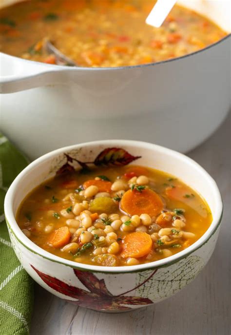 How many protein are in navy bean soup - calories, carbs, nutrition