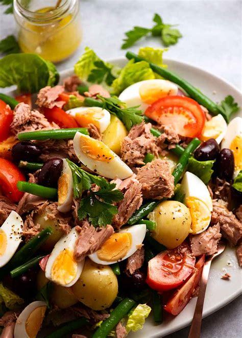 How many protein are in nicoise salad - calories, carbs, nutrition