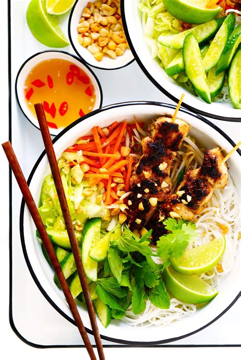 How many protein are in noodle bowl chicken pho - calories, carbs, nutrition