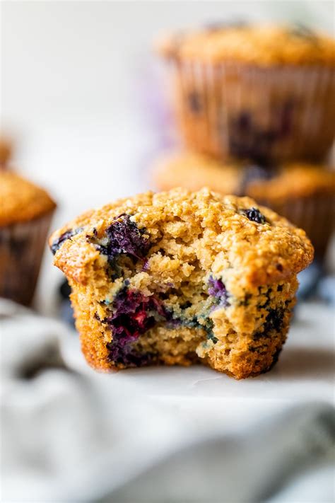 How many protein are in oatmeal, blueberry muffin - calories, carbs, nutrition