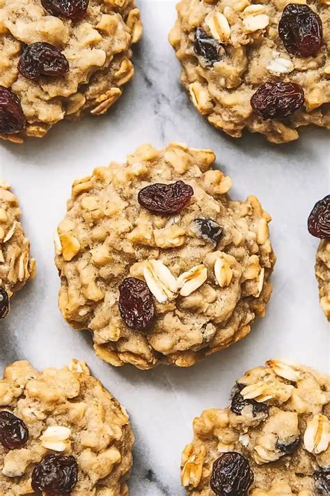 How many protein are in oatmeal and raisin cookie - calories, carbs, nutrition