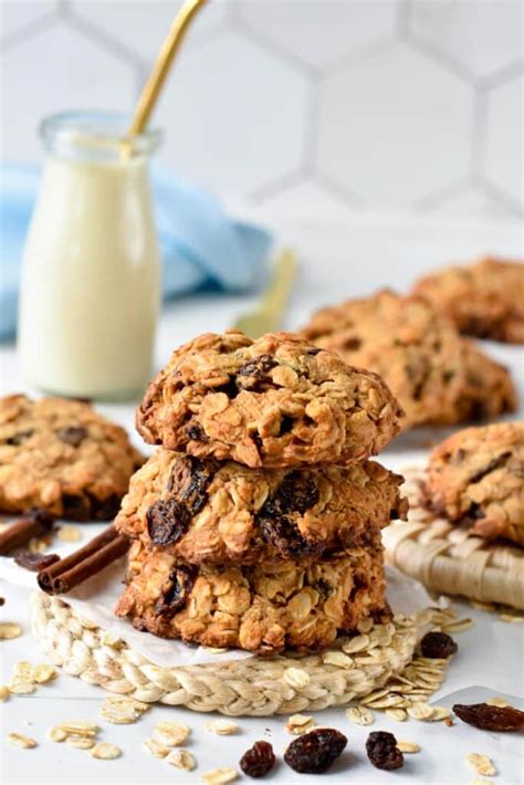 How many protein are in oatmeal cookie-raisins - calories, carbs, nutrition