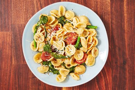 How many protein are in orecchiette with broccoli & chickpeas - calories, carbs, nutrition