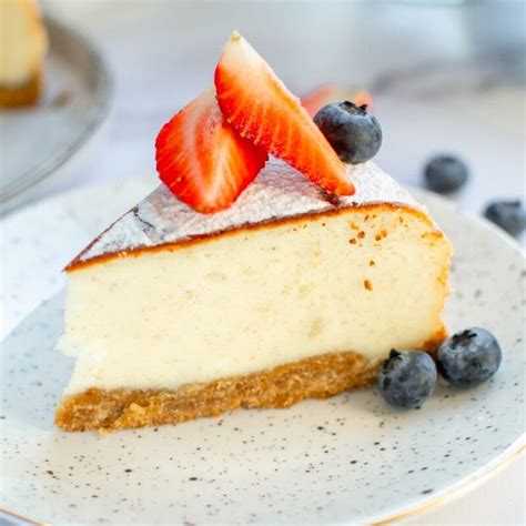 How many protein are in original cream cheesecake 1/4 of cake - calories, carbs, nutrition