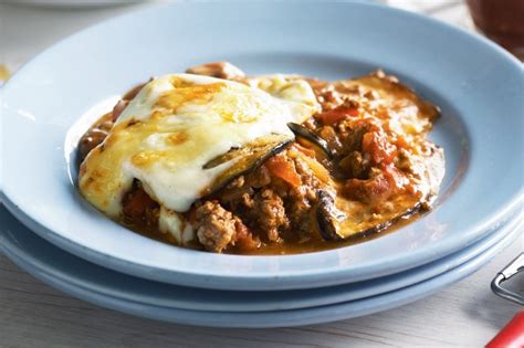 How many protein are in oven baked lamb moussaka with a golden cheese crust, garlic bread & side salad - calories, carbs, nutrition