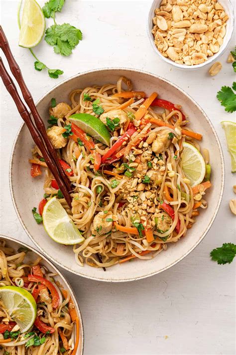 How many protein are in pad thai - chicken - calories, carbs, nutrition