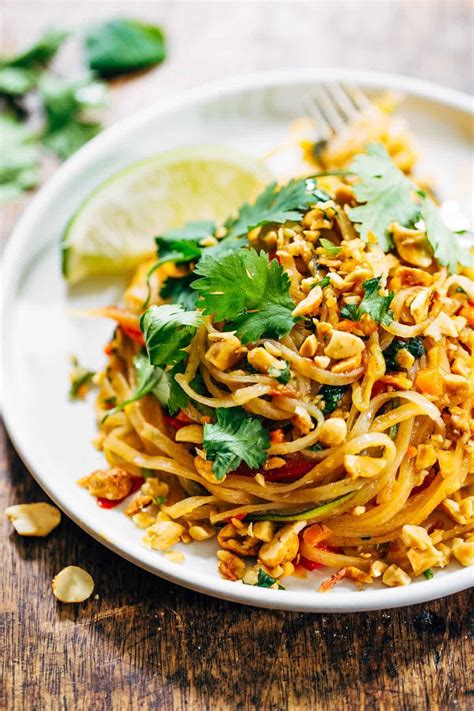 How many protein are in pad thai with peanuts - calories, carbs, nutrition