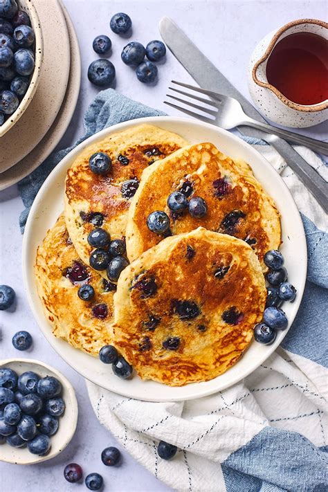 How many protein are in pancakes, buttermilk, blueberry - calories, carbs, nutrition