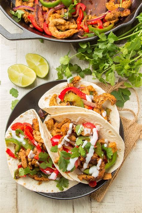 How many protein are in pandinis sand labretti chicken fajita - calories, carbs, nutrition